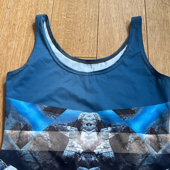 Geometric bodycon festival dress - breathable stretchy - Picture 7 of 9